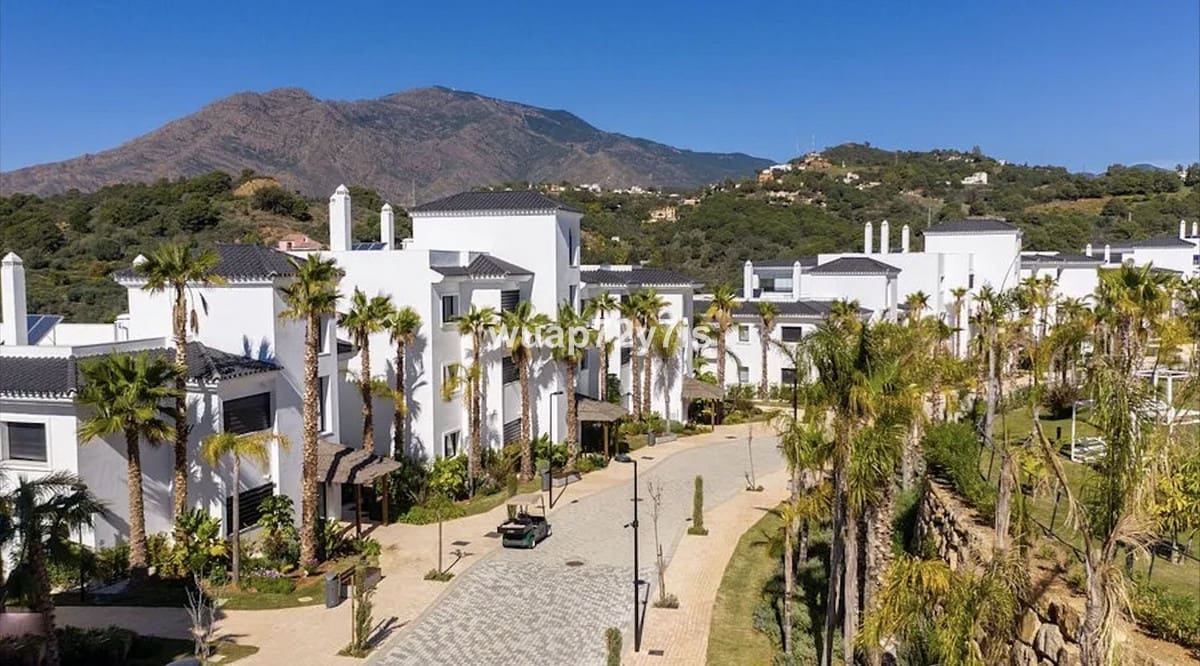 3 bedroom Apartment for sale in Estepona - € 860,000 (Ref: 9099451)