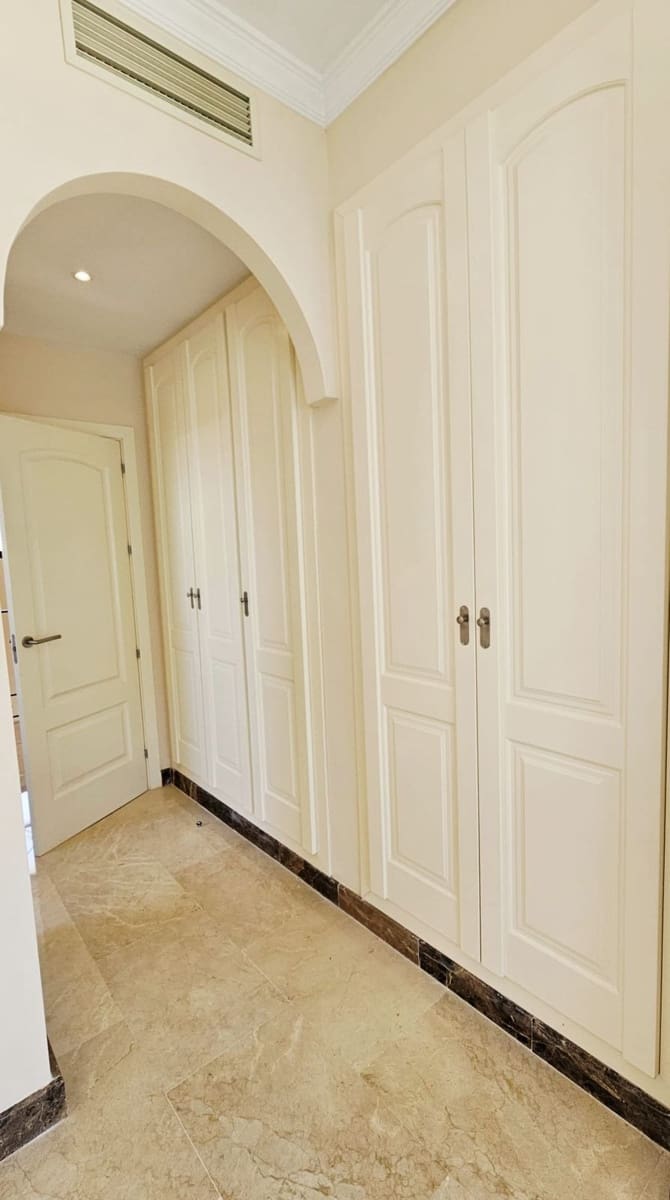 3 bedroom Villa for sale in Estepona with garage - € 950,000 (Ref: 9099456)