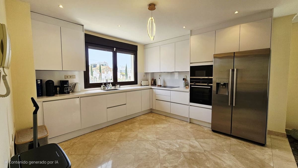 3 bedroom Villa for sale in Estepona with garage - € 950,000 (Ref: 9099456)