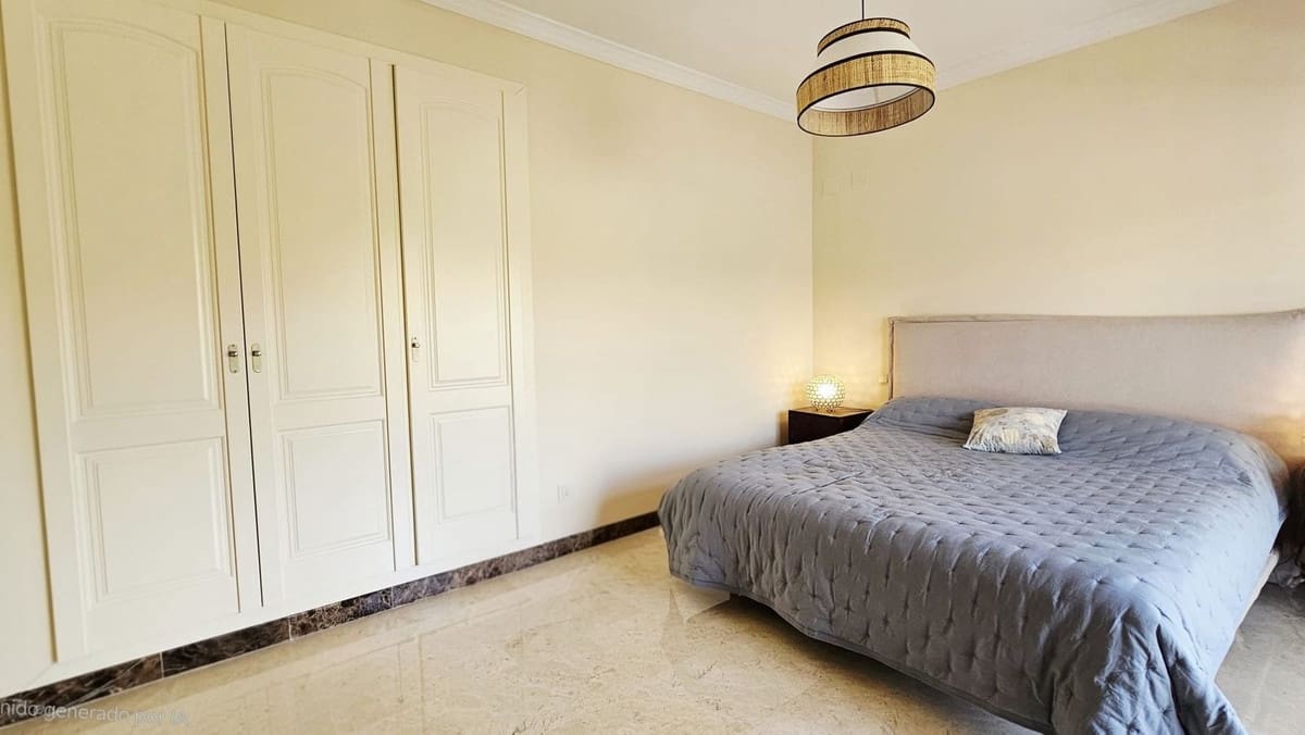 3 bedroom Villa for sale in Estepona with garage - € 950,000 (Ref: 9099456)