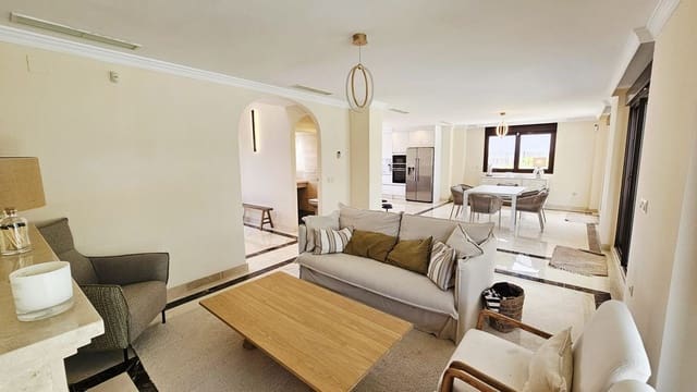 3 bedroom Villa for sale in Estepona with garage - € 925,000 (Ref: 9099456)
