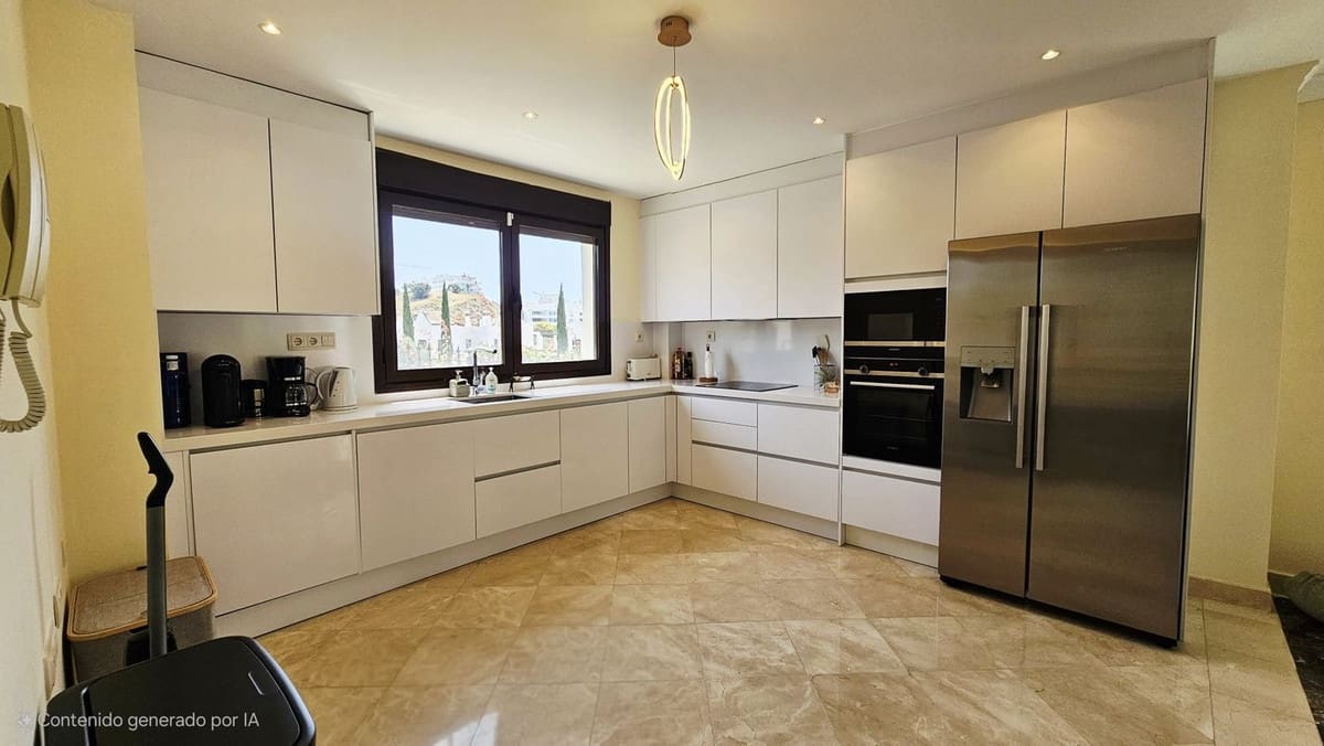 3 bedroom Villa for sale in Estepona with garage - € 925,000 (Ref: 9099456)