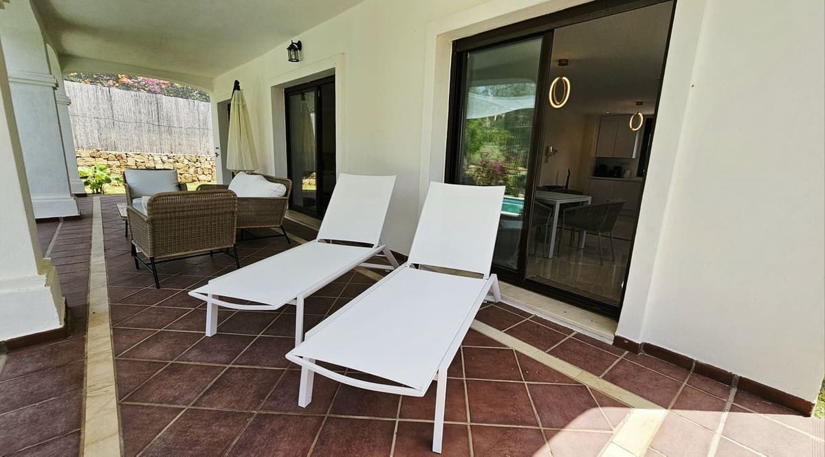 3 bedroom Villa for sale in Estepona with garage - € 925,000 (Ref: 9099456)