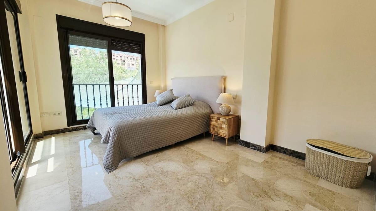 3 bedroom Villa for sale in Estepona with garage - € 925,000 (Ref: 9099456)
