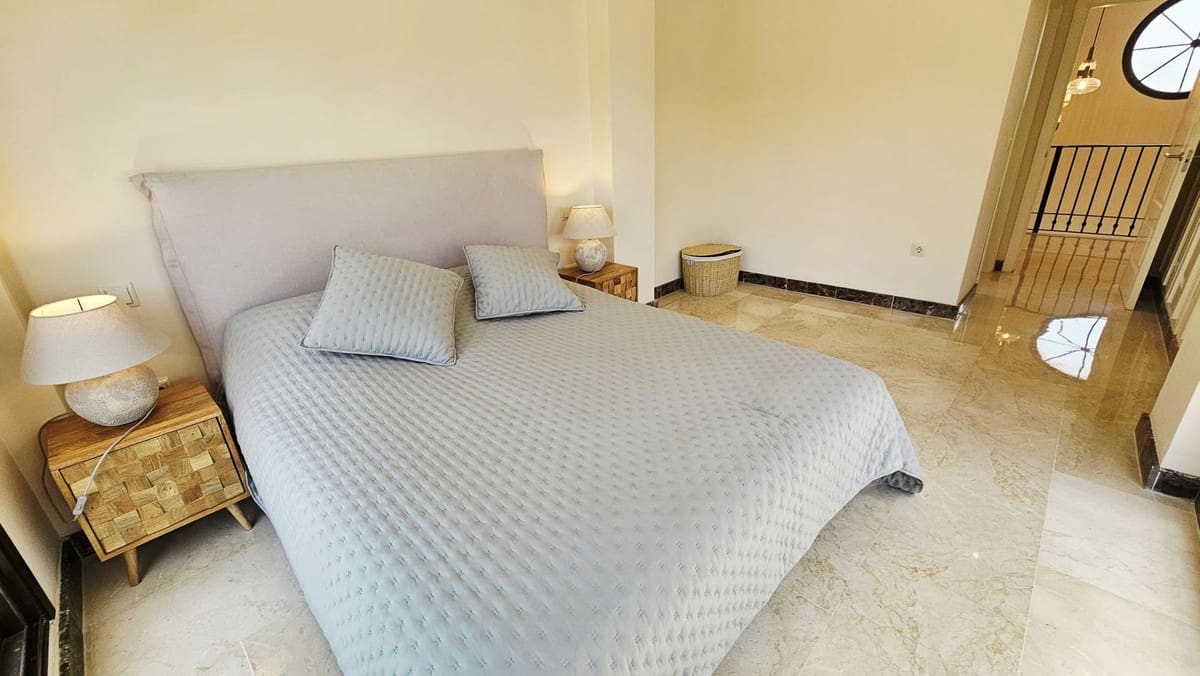3 bedroom Villa for sale in Estepona with garage - € 925,000 (Ref: 9099456)