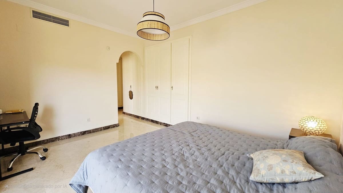 3 bedroom Villa for sale in Estepona with garage - € 925,000 (Ref: 9099456)