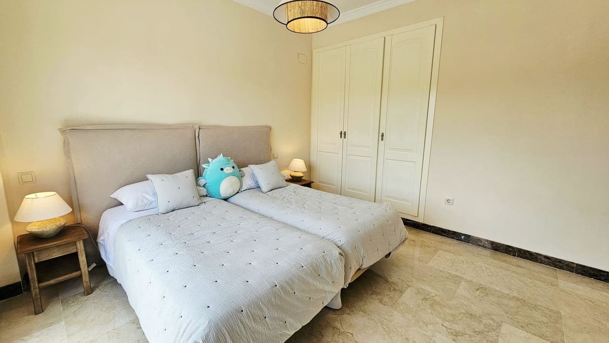 3 bedroom Villa for sale in Estepona with garage - € 925,000 (Ref: 9099456)