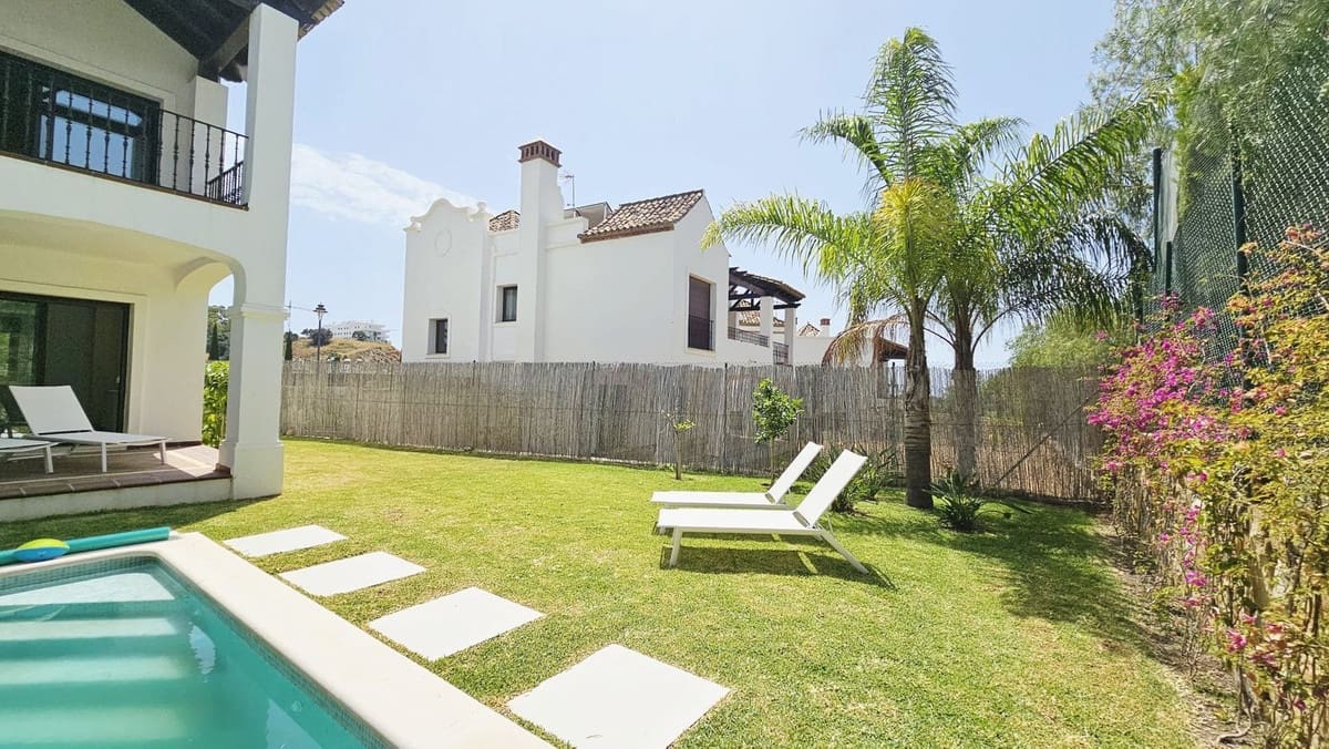 3 bedroom Villa for sale in Estepona with garage - € 925,000 (Ref: 9099456)
