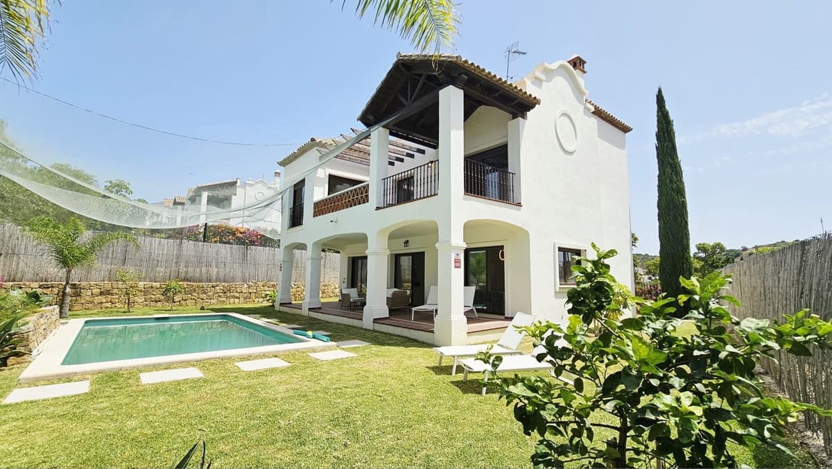 3 bedroom Villa for sale in Estepona with garage - € 925,000 (Ref: 9099456)