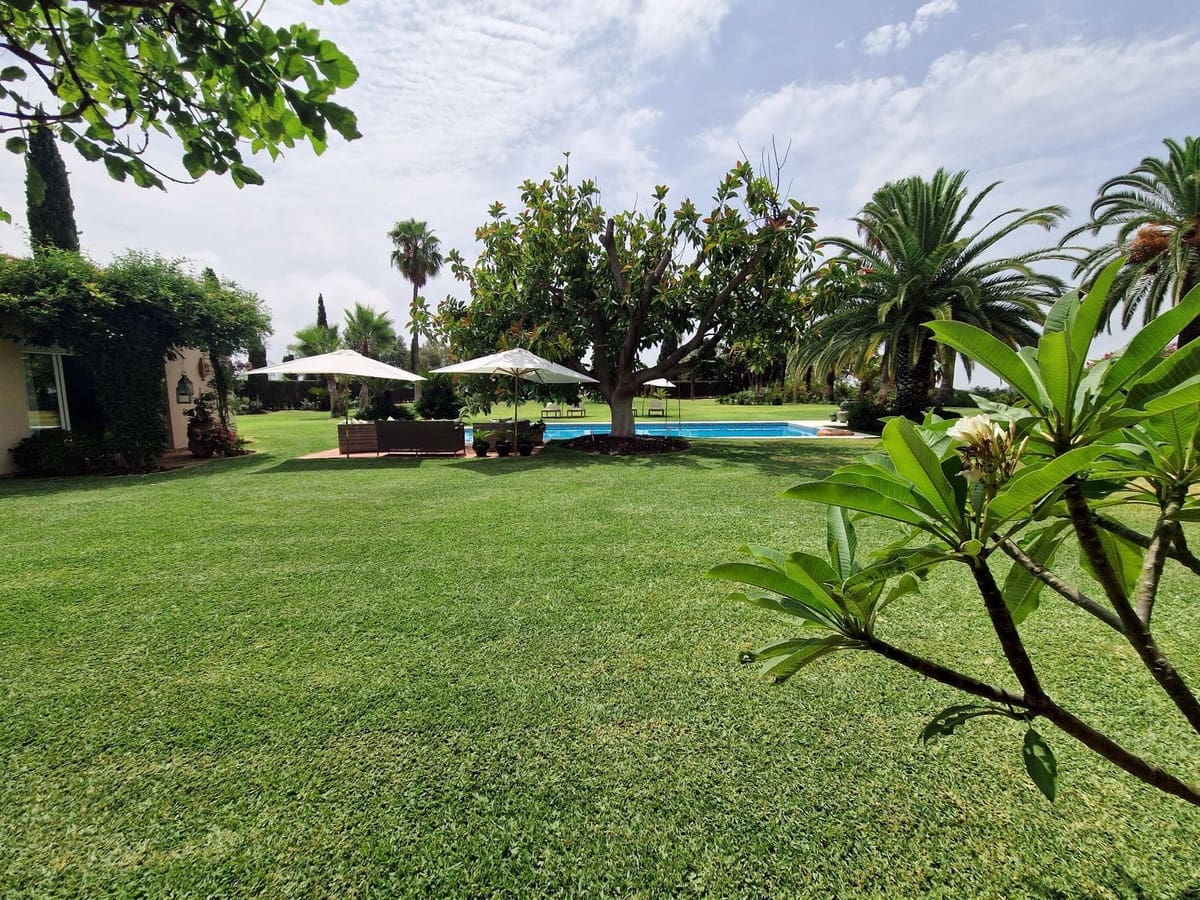 4 bedroom Villa for sale in Benahavis with garage - € 3,900,000 (Ref: 9099712)