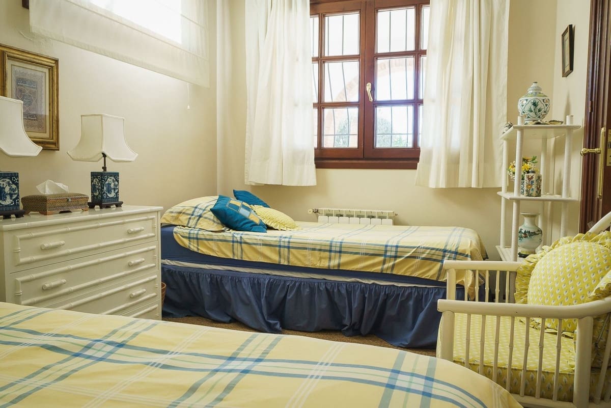 6 sypialnia Willa na sprzedaż w Estepona - 1 395 000 € (Ref: 9099715)