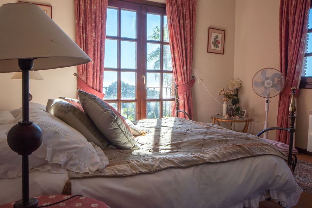 6 sypialnia Willa na sprzedaż w Estepona - 1 395 000 € (Ref: 9099715)