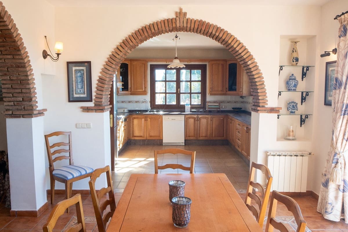 Chalet de 6 habitaciones en Estepona en venta - 1.395.000 € (Ref: 9099715)