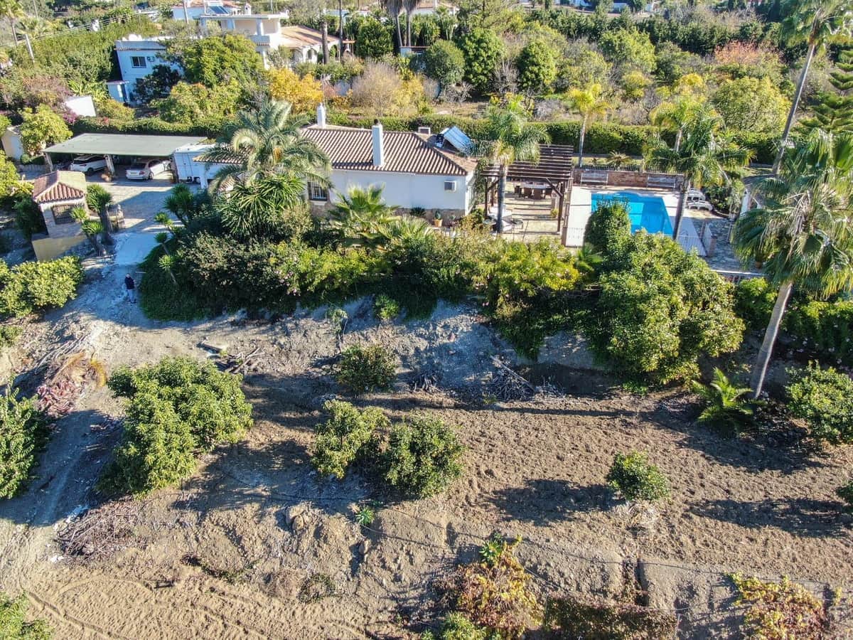 6 makuuhuone Huvila myytävänä paikassa El Padron - 850 000 € (Ref: 9099721)