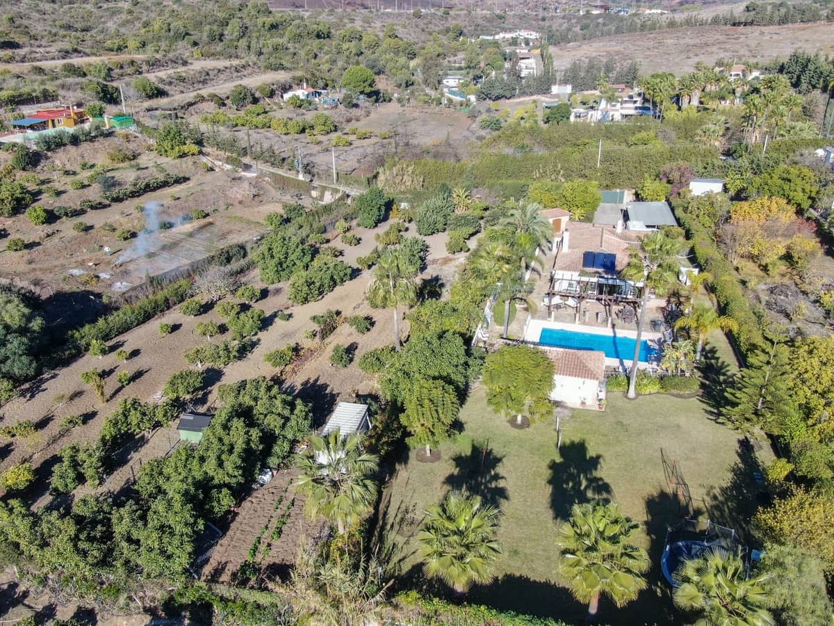 6 makuuhuone Huvila myytävänä paikassa El Padron - 850 000 € (Ref: 9099721)