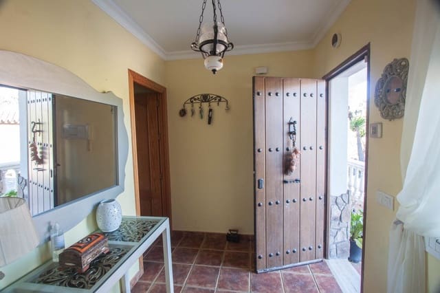 6 makuuhuone Huvila myytävänä paikassa El Padrón, Estepona - 850 000 € (Ref: 9099721)