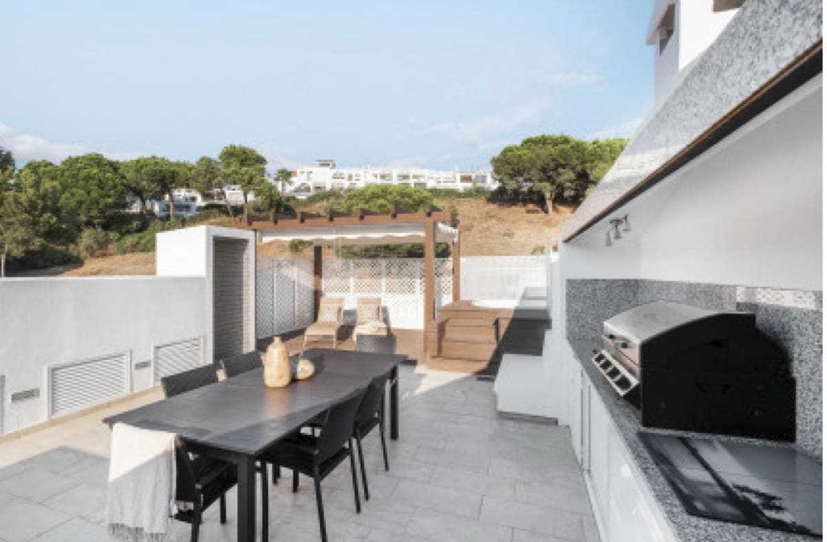 3 bedroom Apartment for sale in La Quinta - € 649,000 (Ref: 9099725)