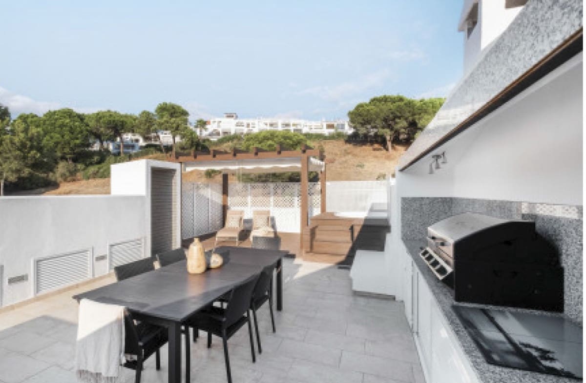 3 bedroom Apartment for sale in La Quinta - € 639,000 (Ref: 9099725)