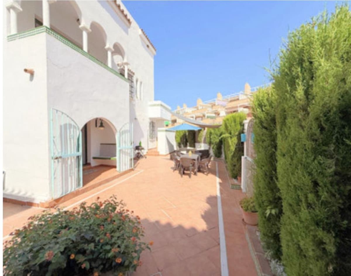 4 bedroom Townhouse for sale in Manilva - € 599,000 (Ref: 9101751)