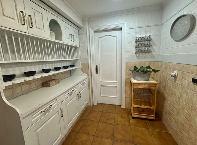 4 makuuhuone Omakotitalo myytävänä paikassa Manilva - 599 000 € (Ref: 9101751)