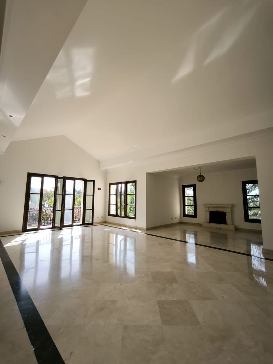 Chalet de 5 habitaciones en Nueva Andalucia en venta - 2.365.000 € (Ref: 9103918)