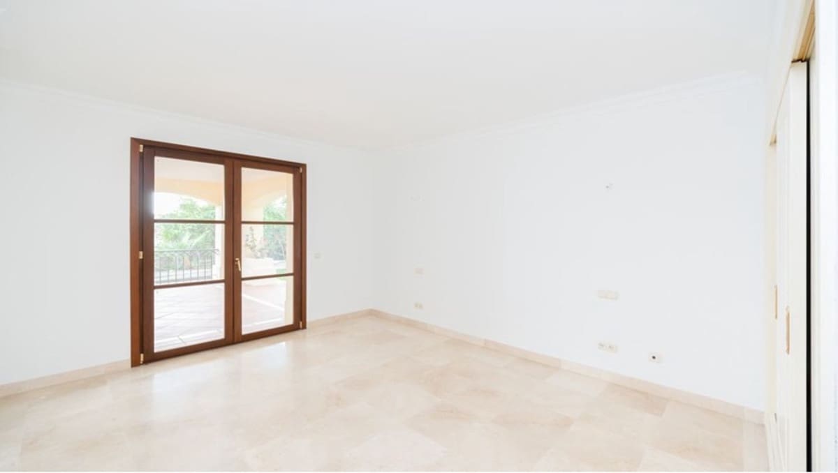 Chalet de 5 habitaciones en Nueva Andalucia en venta - 2.365.000 € (Ref: 9103918)