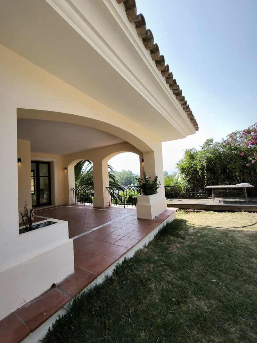 Chalet de 5 habitaciones en Nueva Andalucia en venta - 2.365.000 € (Ref: 9103918)