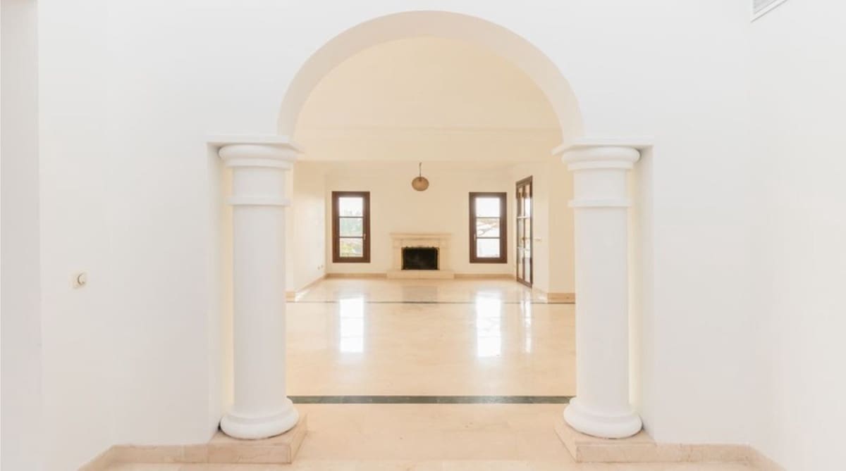 Chalet de 5 habitaciones en Nueva Andalucia en venta - 2.365.000 € (Ref: 9103918)