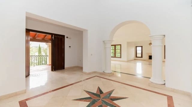 Chalet de 5 habitaciones en Nueva Andalucia, Marbella en venta - 2.365.000 € (Ref: 9103918)