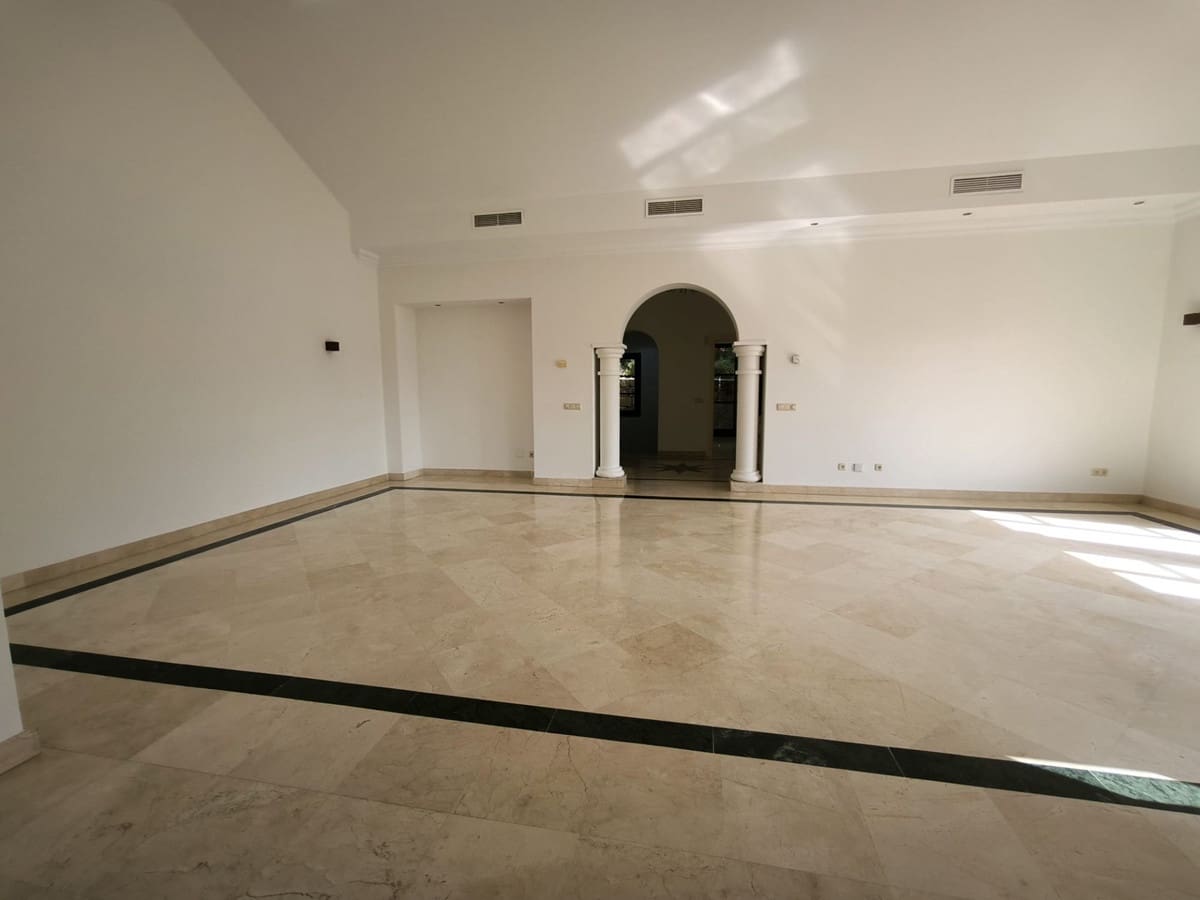 Chalet de 5 habitaciones en Nueva Andalucia en venta - 2.365.000 € (Ref: 9103918)