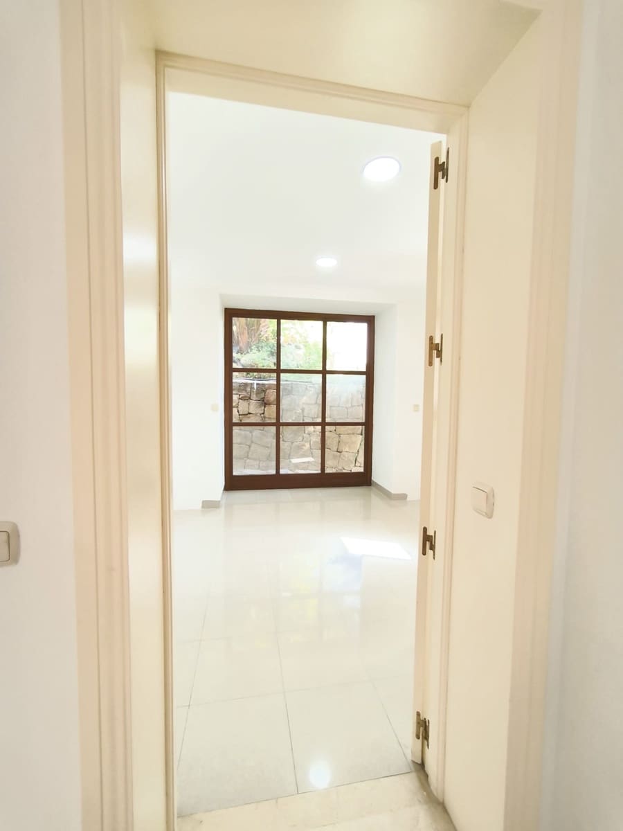 Chalet de 5 habitaciones en Nueva Andalucia en venta - 2.365.000 € (Ref: 9103918)