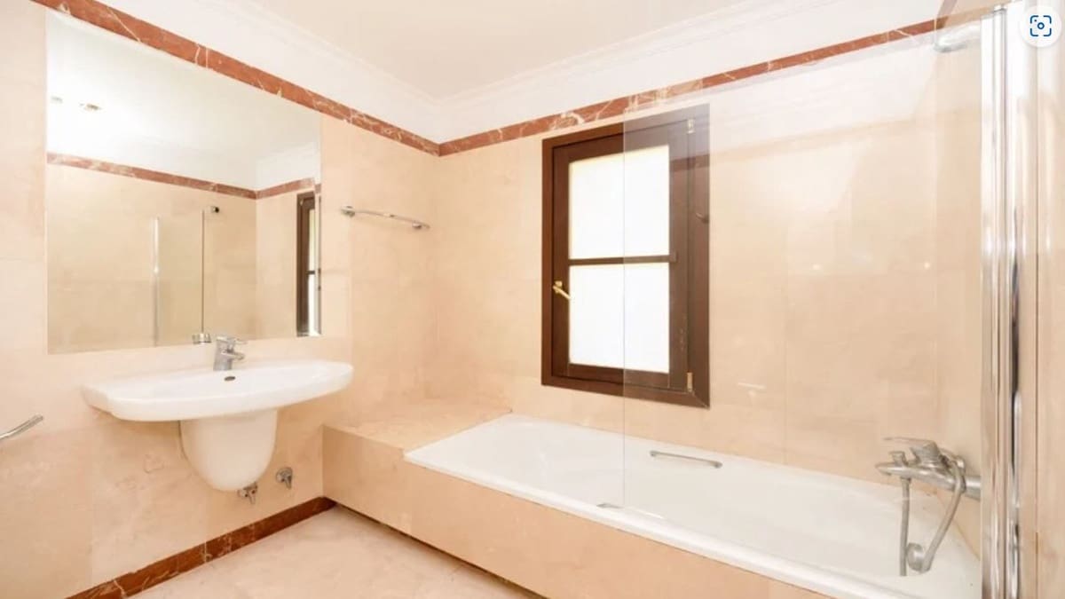 Chalet de 5 habitaciones en Nueva Andalucia en venta - 2.365.000 € (Ref: 9103918)