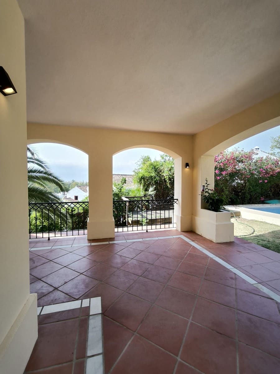 Chalet de 5 habitaciones en Nueva Andalucia en venta - 2.365.000 € (Ref: 9103918)