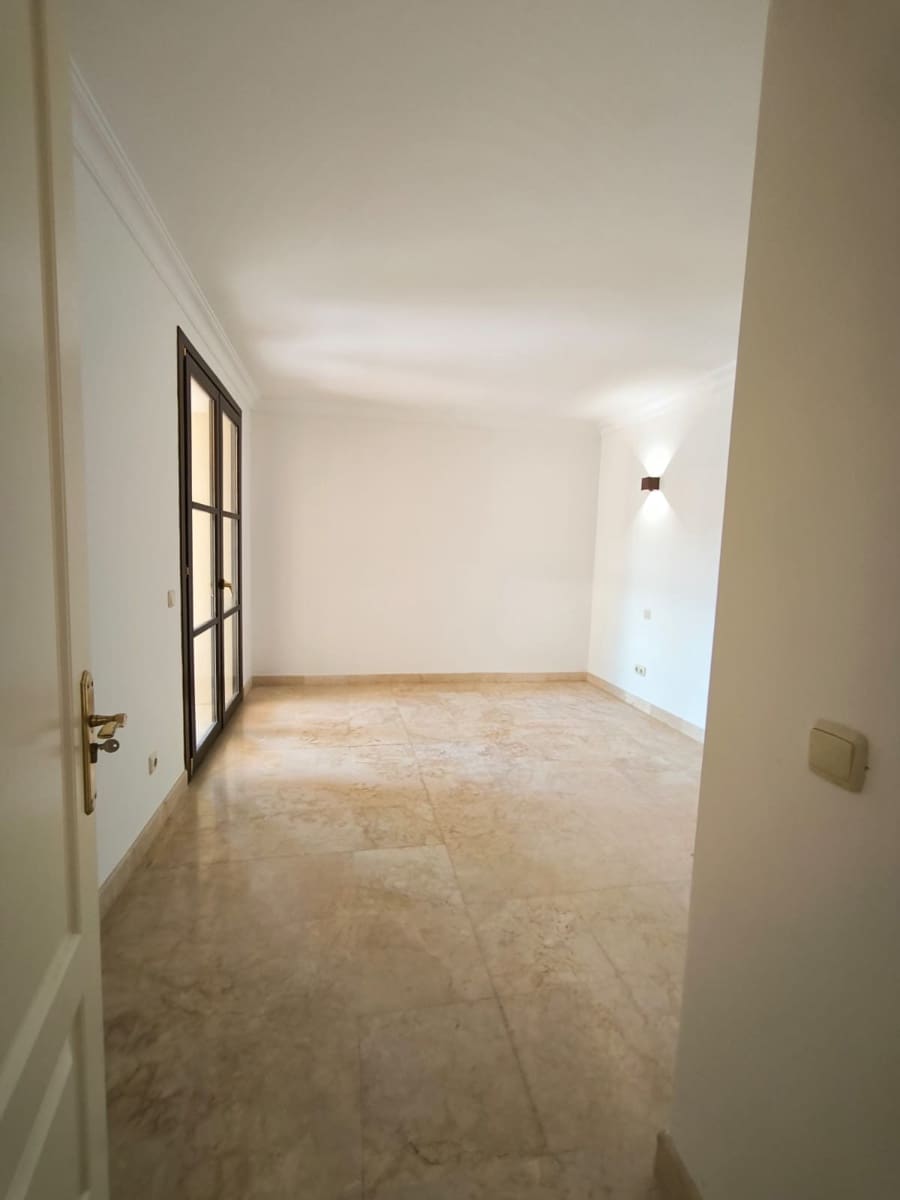 Chalet de 5 habitaciones en Nueva Andalucia en venta - 2.365.000 € (Ref: 9103918)