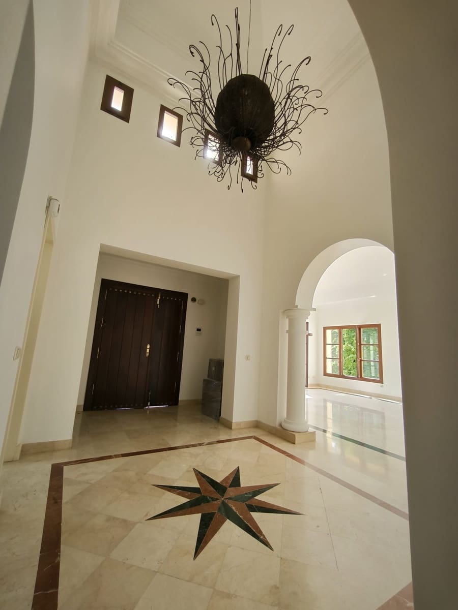 Chalet de 5 habitaciones en Nueva Andalucia en venta - 2.365.000 € (Ref: 9103918)