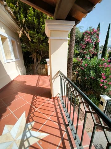 Chalet de 5 habitaciones en Nueva Andalucia, Marbella en venta - 2.365.000 € (Ref: 9103918)