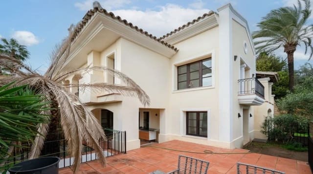Chalet de 5 habitaciones en Nueva Andalucia, Marbella en venta - 2.365.000 € (Ref: 9103918)