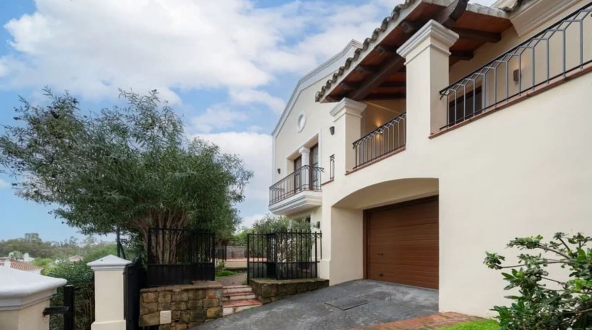 Chalet de 5 habitaciones en Nueva Andalucia en venta - 2.365.000 € (Ref: 9103918)