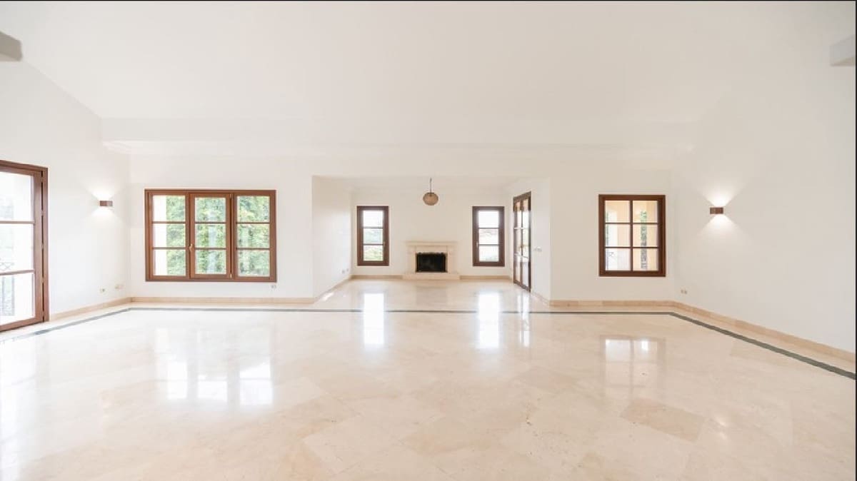 Chalet de 5 habitaciones en Nueva Andalucia en venta - 2.365.000 € (Ref: 9103918)