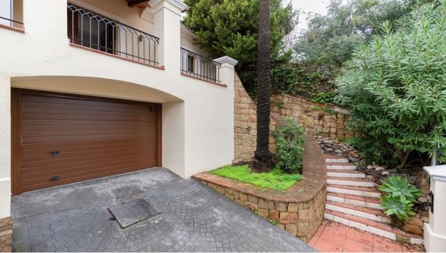 Chalet de 5 habitaciones en Nueva Andalucia, Marbella en venta - 2.365.000 € (Ref: 9103918)