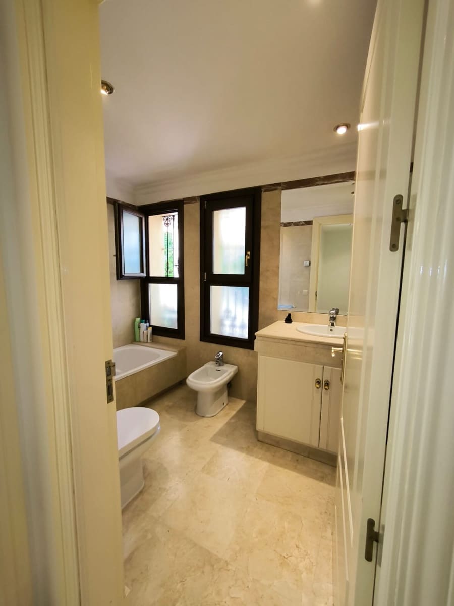 Chalet de 5 habitaciones en Nueva Andalucia en venta - 2.365.000 € (Ref: 9103918)