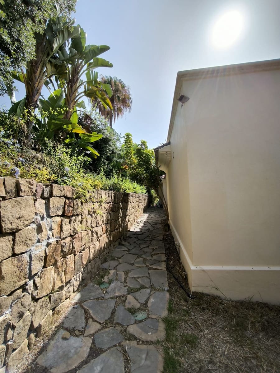 Chalet de 5 habitaciones en Nueva Andalucia en venta - 2.365.000 € (Ref: 9103918)