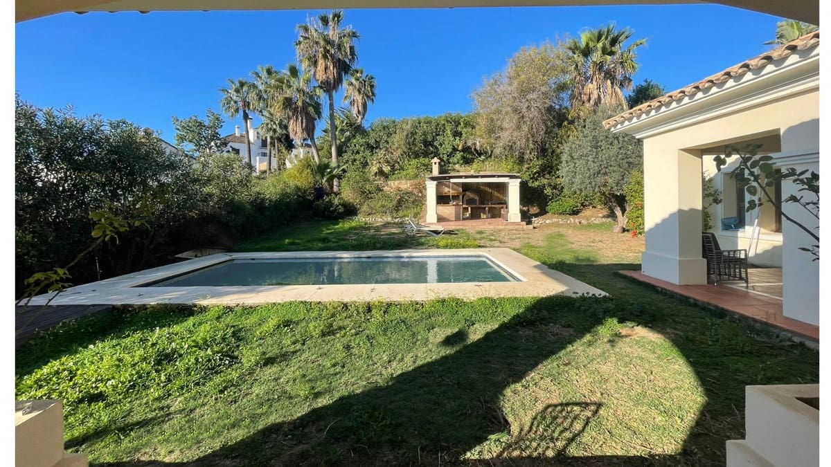 Chalet de 5 habitaciones en Nueva Andalucia en venta - 2.365.000 € (Ref: 9103918)