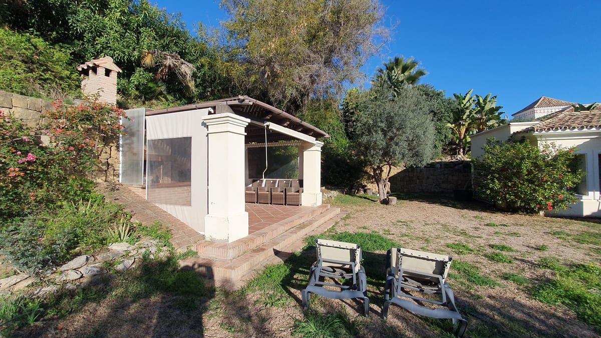 Chalet de 5 habitaciones en Nueva Andalucia en venta - 2.365.000 € (Ref: 9103918)