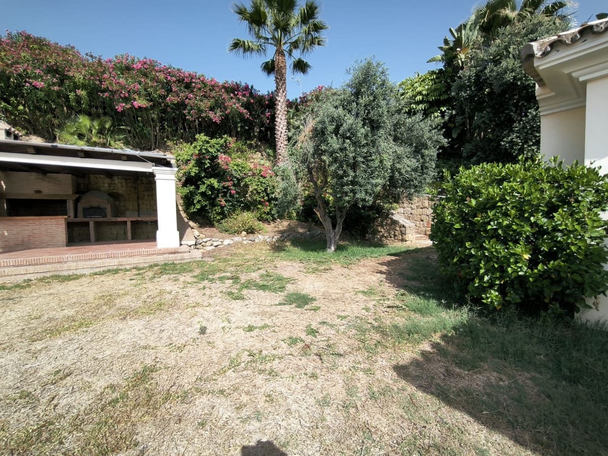 Chalet de 5 habitaciones en Nueva Andalucia en venta - 2.365.000 € (Ref: 9103918)