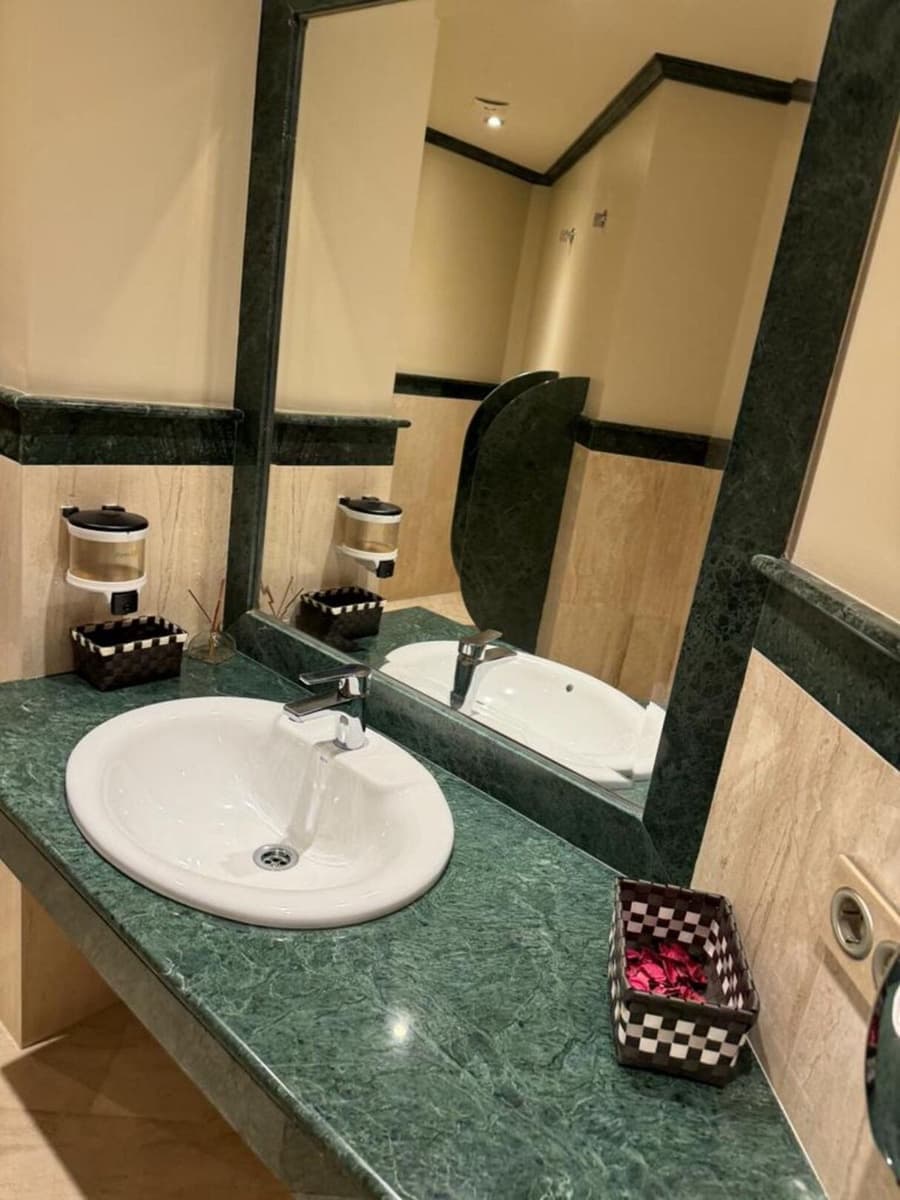 7 soverom Kommersiell til salgs i El Paraiso - € 1 680 000 (Ref: 9103923)