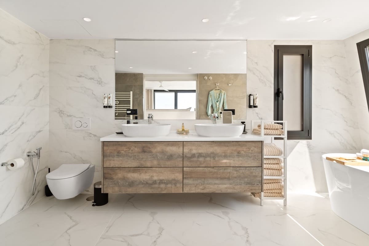 5 bedroom Villa for sale in Nueva Andalucia - € 4,950,000 (Ref: 9108234)