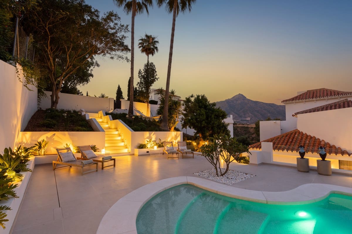 5 bedroom Villa for sale in Nueva Andalucia - € 4,950,000 (Ref: 9108234)