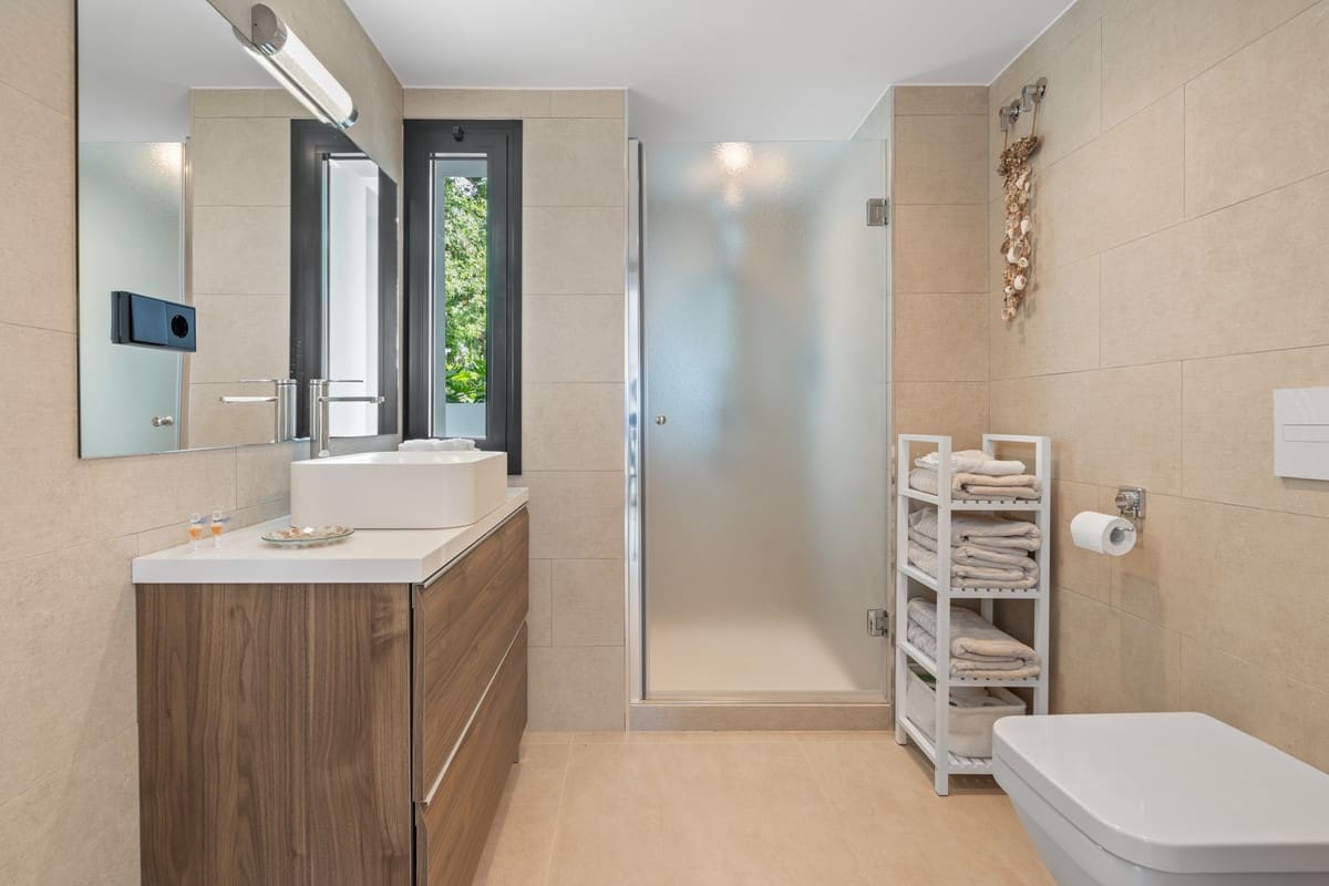 5 bedroom Villa for sale in Nueva Andalucia - € 4,950,000 (Ref: 9108234)