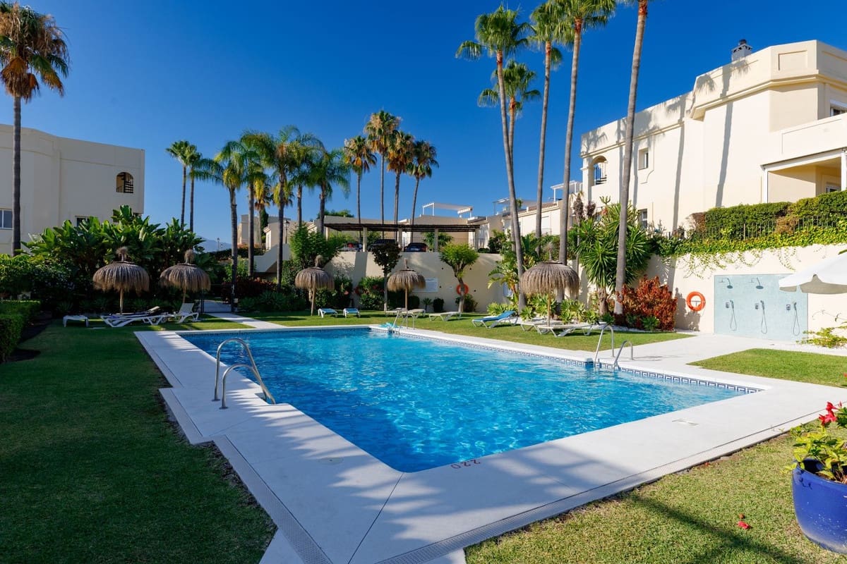 3 bedroom Apartment for sale in La Quinta - € 590,000 (Ref: 9108235)